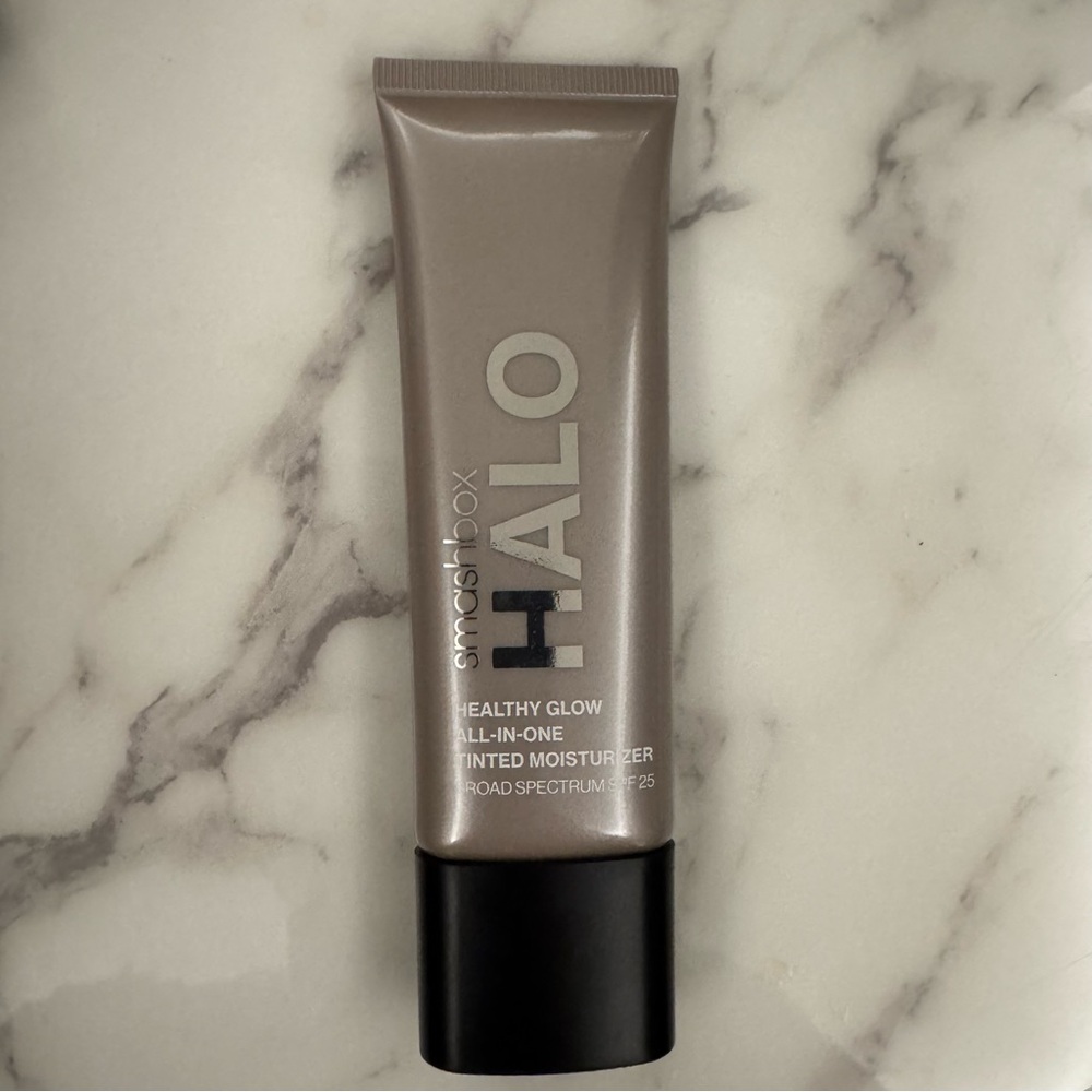 Smashbox Halo Healthy Glow All-In-One Tinted Moisturizer Broad Spectrum SPF 25